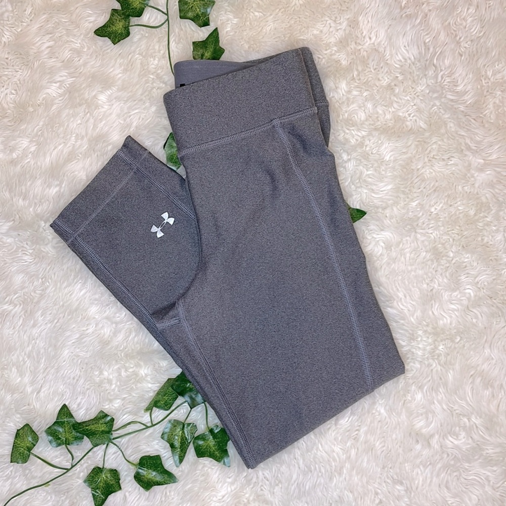 UNDER ARMOUR • COMPRESSION LEGGING CAPRIS • SIZE SMALL • GREY|BLACK • LIKE NEW